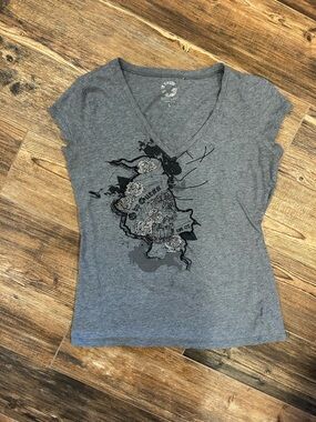 Y2K Guess Graphic Tee | Rhinestone Skull Rose Design | Fitted V-Neck Top